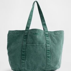 ISO - GAP LOGO TOTE IN EVERGREEN